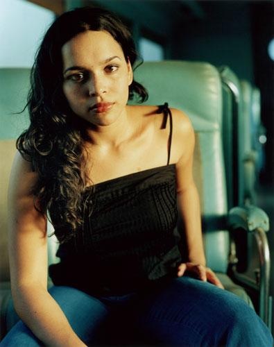 Norah Jones – Das Fräuleinwunder mit den acht Grammys im Portrait. – ... und ihr das auch sichtbar gut steht.