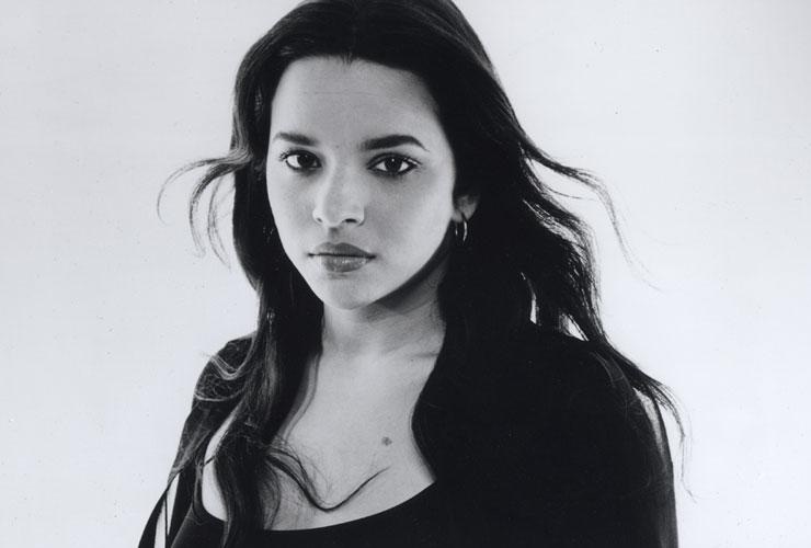 Norah Jones – Das Fräuleinwunder mit den acht Grammys im Portrait. – Norah in schwarz/weiß.