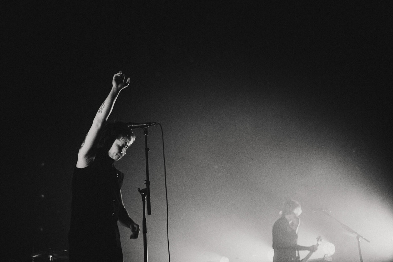 Hit um Hit aus England: die Tour zum fulminanten vierten Album " Dead Club City". – Nothing But Thieves.