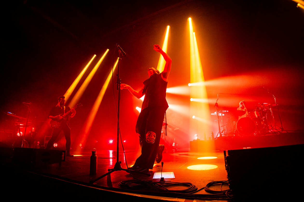 Nothing But Thieves – Nothing But Thieves.
