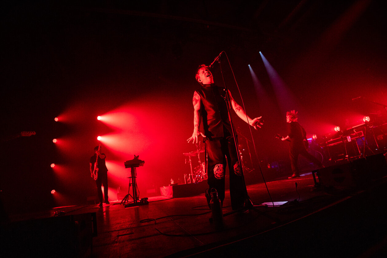 Nothing But Thieves – Nothing But Thieves.