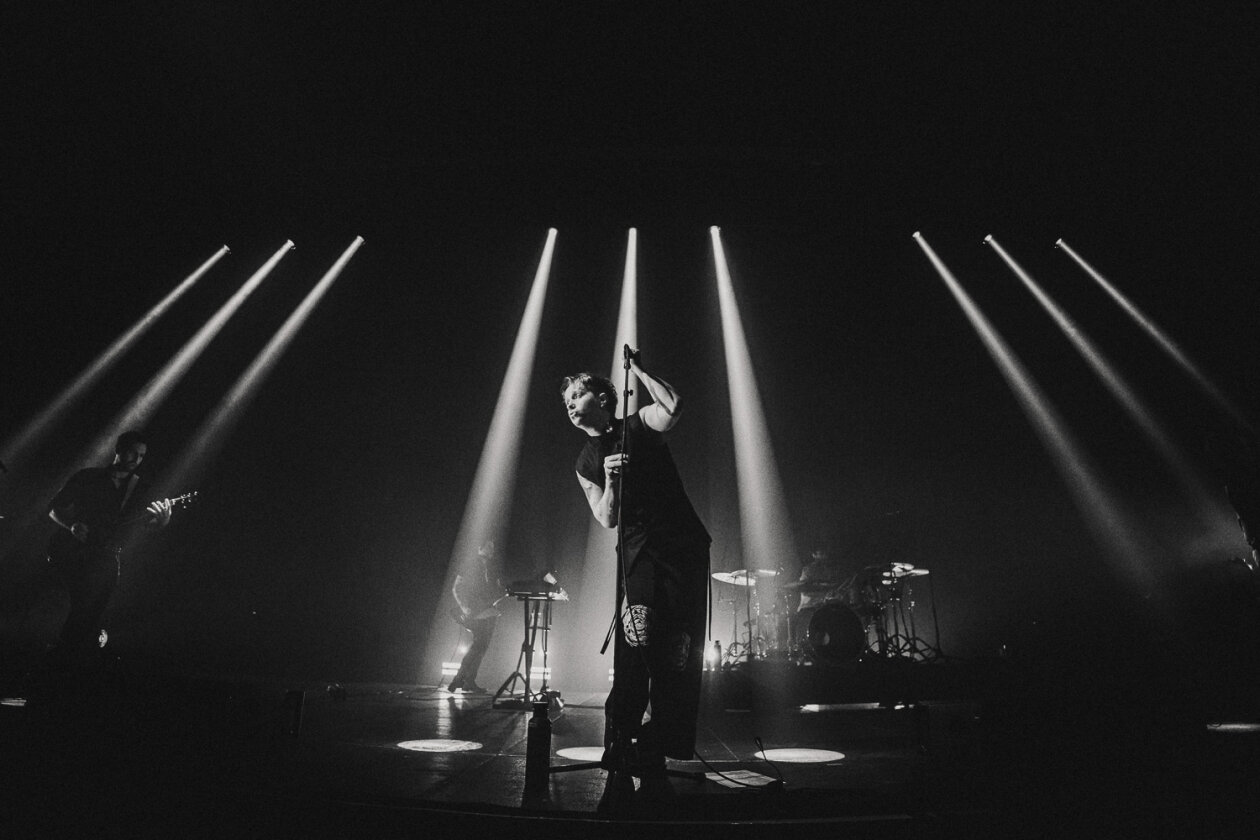 Nothing But Thieves – Nothing But Thieves.