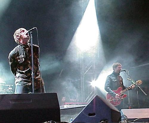 Oasis live auf dem Gurtenfestival bei Bern (2001) – Liam und Noel
