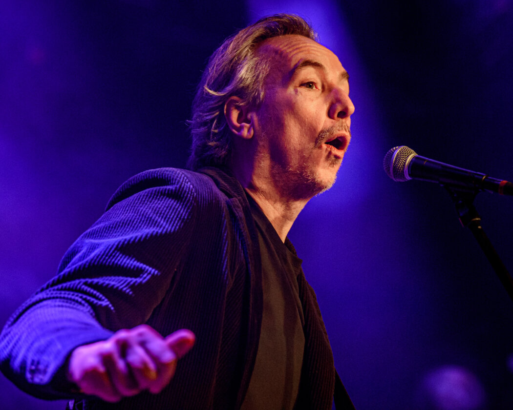 Der Zirkus ist in deiner Stadt: Entertainer und Musiker Olli Schulz mit Band. – Olli Schulz.