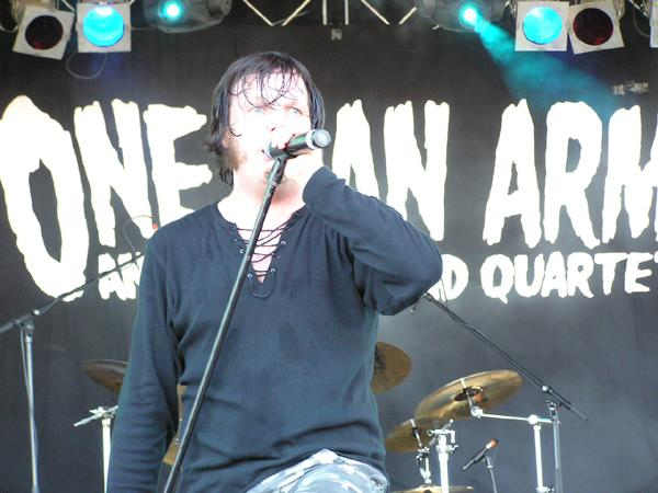 One Man Army & The Undead Quartet – Auf der Bühnen zeigt sich die One Man Army alles andere als untot. – 