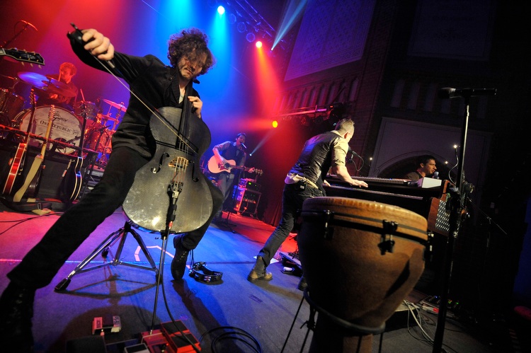 One Republic live in der Kölner Kulturkirche. – ... Keyboard ...