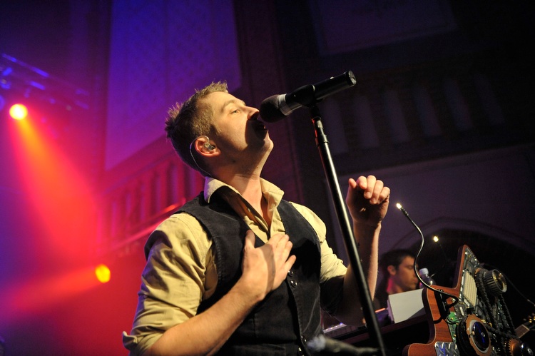 One Republic live in der Kölner Kulturkirche. – ... Mikro ...