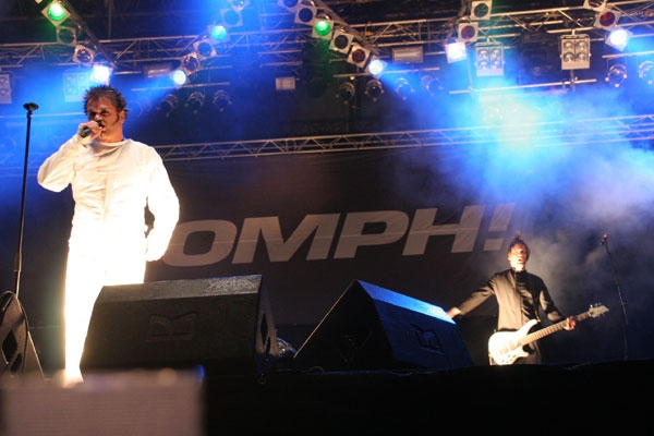 Oomph! waren als Co-Headliner auf dem Summer Breeze durchaus umstrittten. – 