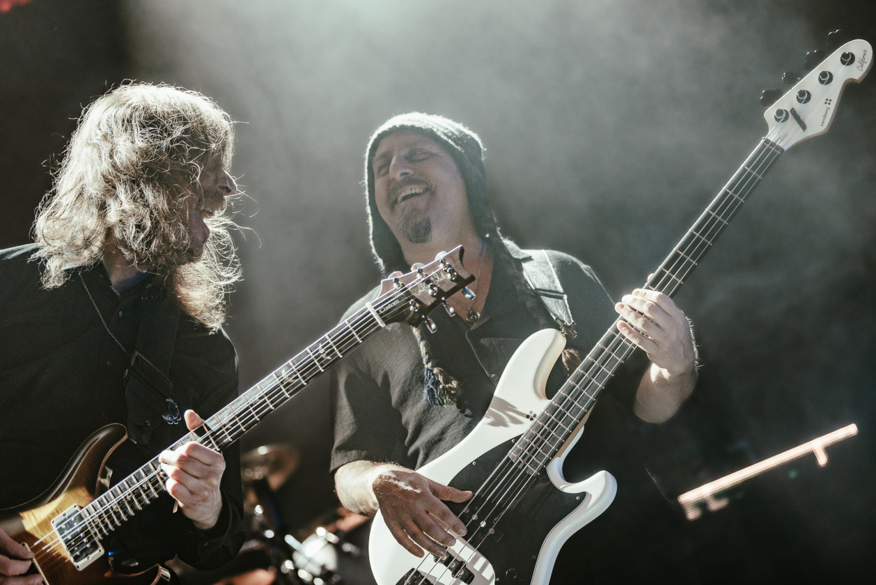 Bombast-Feuerwerk im Tempodrom: Die schwedischen Prog-Metaller lassen die Halle beben. – Opeth.