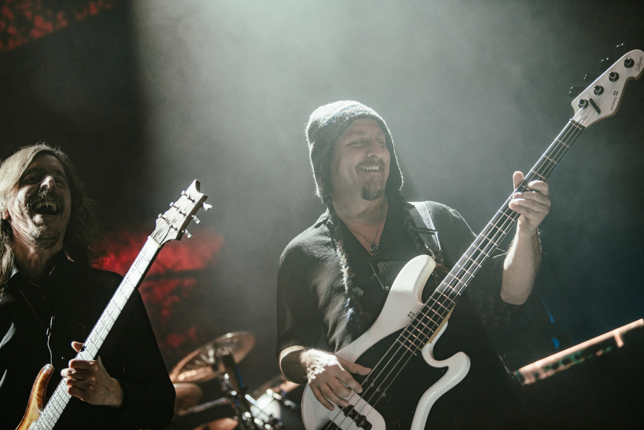 Bombast-Feuerwerk im Tempodrom: Die schwedischen Prog-Metaller lassen die Halle beben. – Opeth.