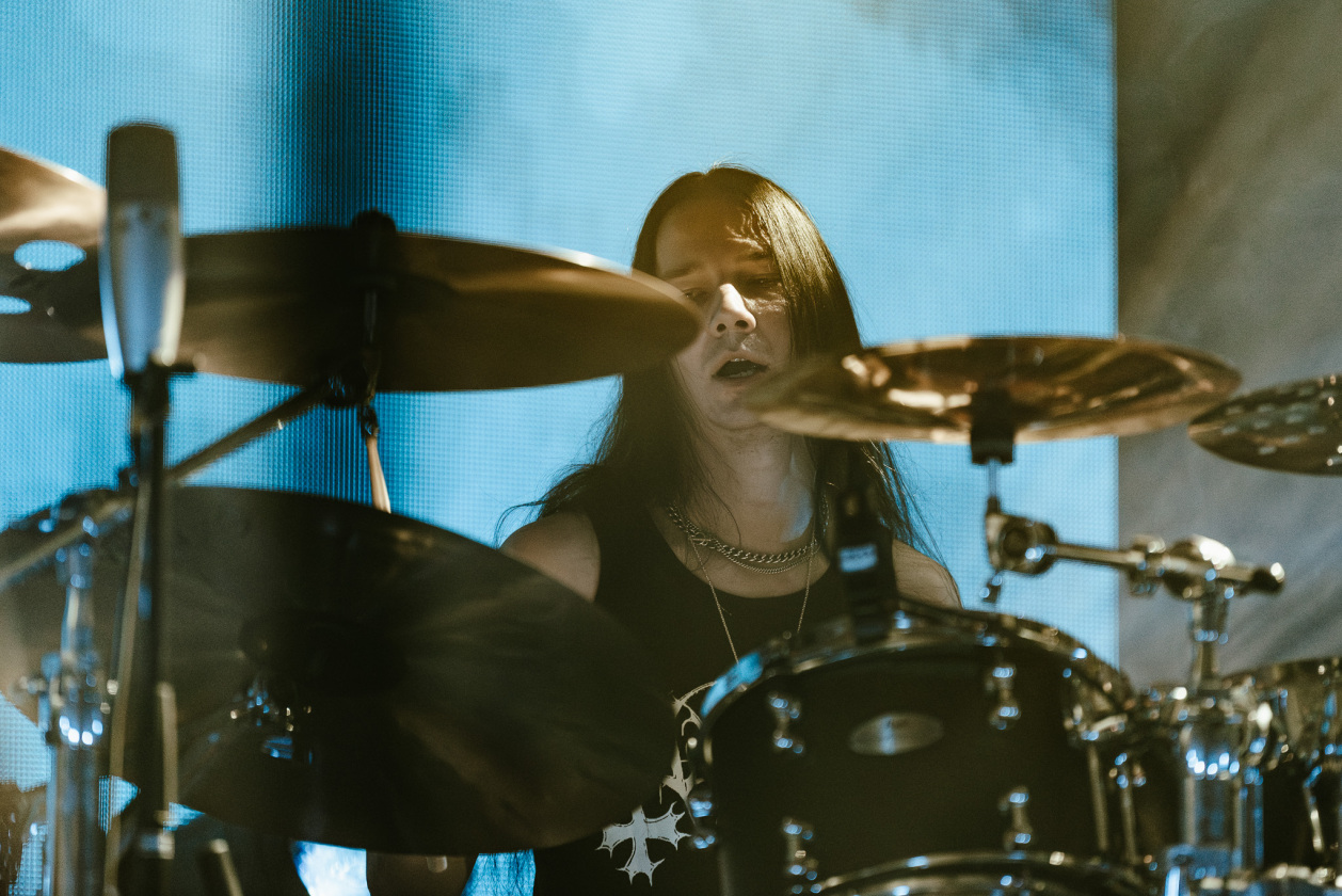 Bombast-Feuerwerk im Tempodrom: Die schwedischen Prog-Metaller lassen die Halle beben. – Opeth.