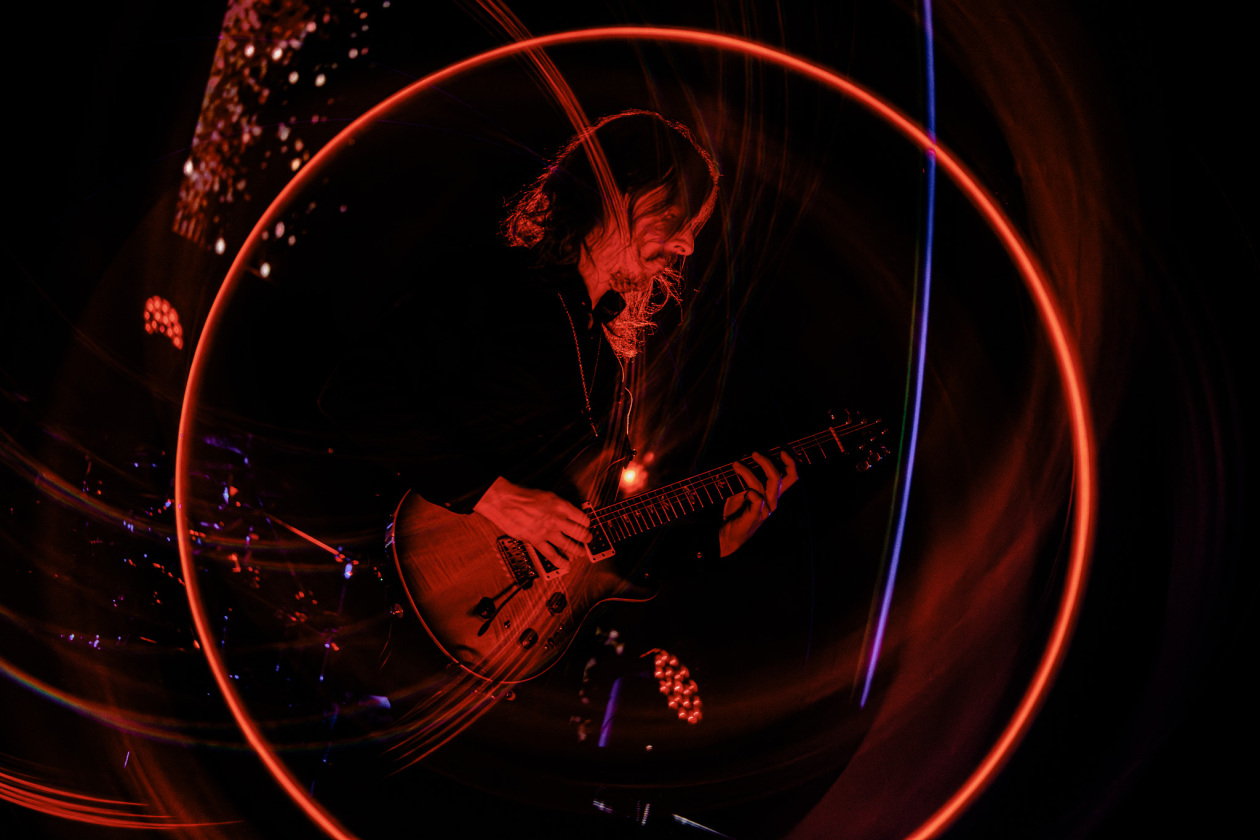 Bombast-Feuerwerk im Tempodrom: Die schwedischen Prog-Metaller lassen die Halle beben. – Opeth.