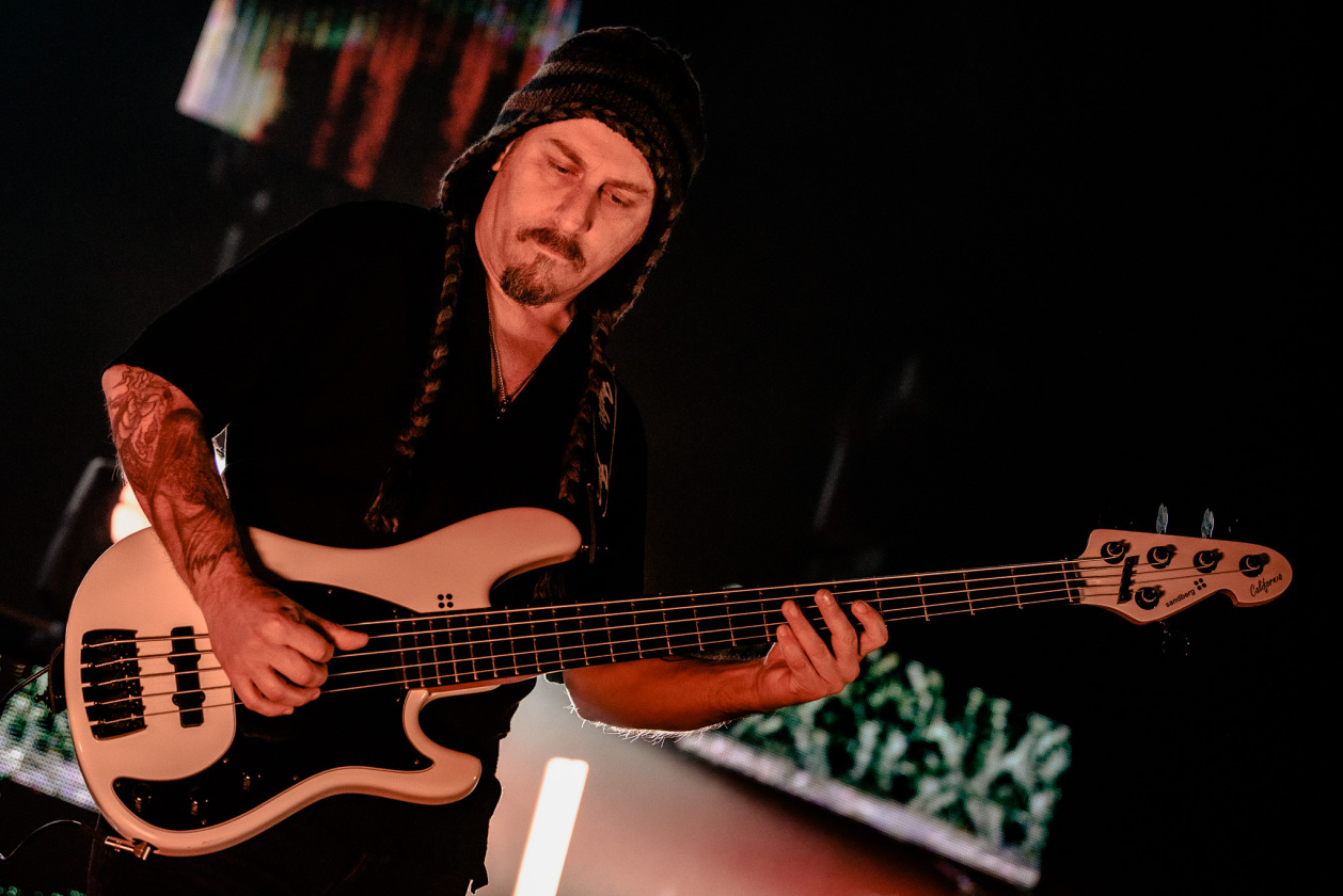 Bombast-Feuerwerk im Tempodrom: Die schwedischen Prog-Metaller lassen die Halle beben. – Opeth.