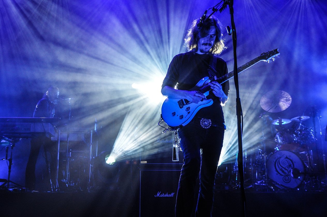 Opeth – Sorceress! Die schwedischen Hexer füllen den Club in der Rheinmetropole. – … und sanfteren Klängen.