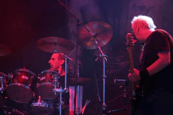 Paradise Lost – Die Briten darf man nur bei Nacht auf die Bühne lassen. – Jeff Singer