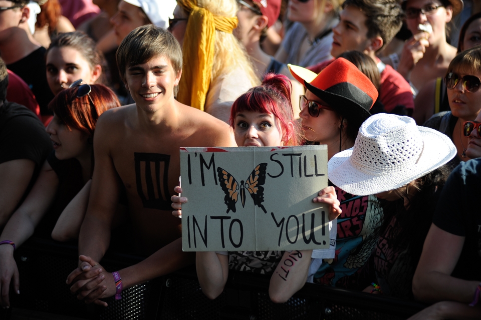 Frontfrau Hayley Williams und Co. bekommt man hierzulande nicht oft vor die Linse. – Paramore-Fans.
