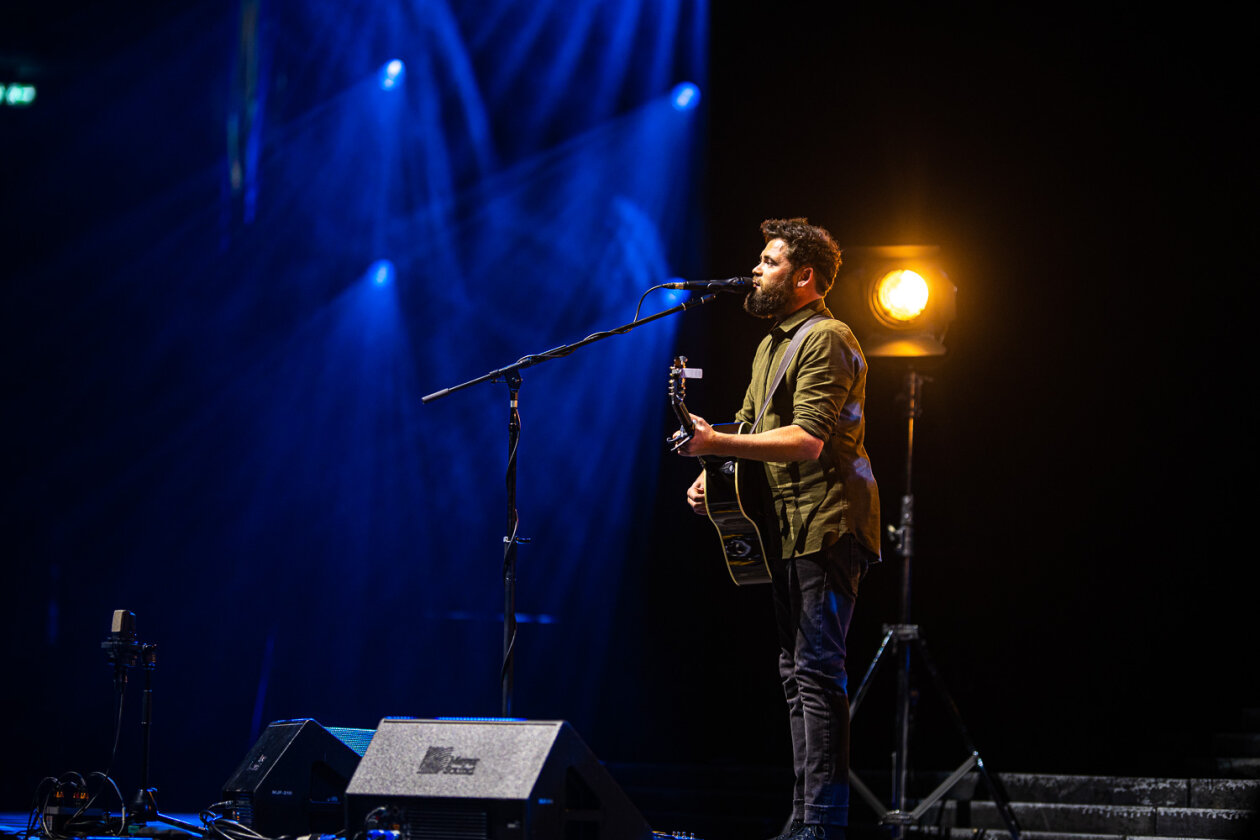 Als Support für George Ezra unterwegs. – Passenger.