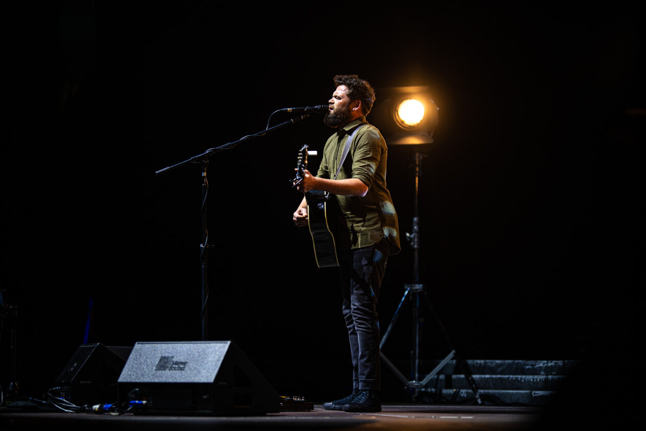 Als Support für George Ezra unterwegs. – Passenger.