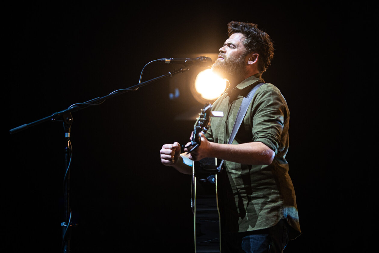 Als Support für George Ezra unterwegs. – Passenger.