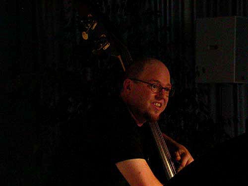 Patrick Manzecchi – Manzecchi mit der Piano-Legende Richie Beirach. – Jens Loh am Bass.
