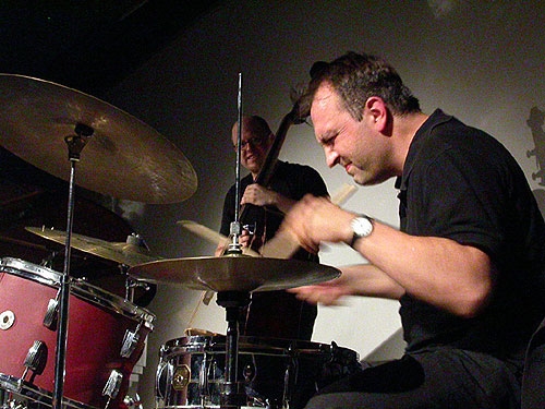 Manzecchi mit der Piano-Legende Richie Beirach. – Patrick Manzecchi Solo.