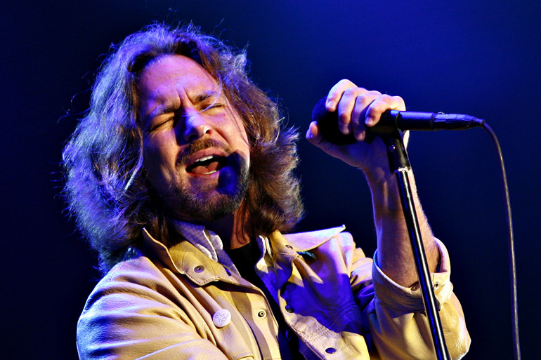 Pearl Jam – Schnelle Songs und Massenandrang am Festival-Samstag auf der Schwäbischen Alb. – 