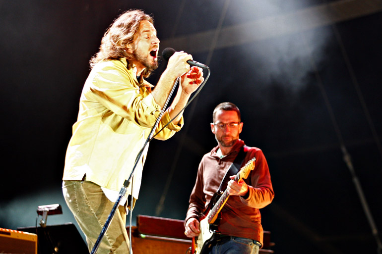 Pearl Jam – Schnelle Songs und Massenandrang am Festival-Samstag auf der Schwäbischen Alb. – 