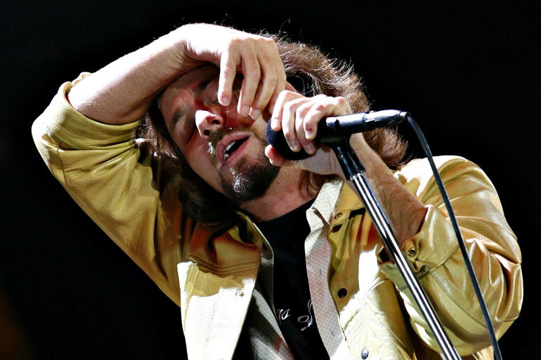 Pearl Jam – Schnelle Songs und Massenandrang am Festival-Samstag auf der Schwäbischen Alb. – 