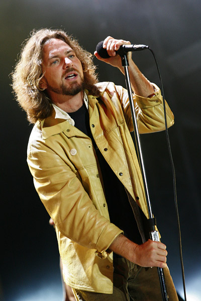 Pearl Jam – Schnelle Songs und Massenandrang am Festival-Samstag auf der Schwäbischen Alb. – 