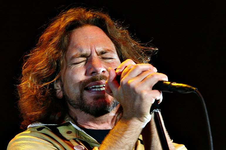 Pearl Jam – Schnelle Songs und Massenandrang am Festival-Samstag auf der Schwäbischen Alb. – 