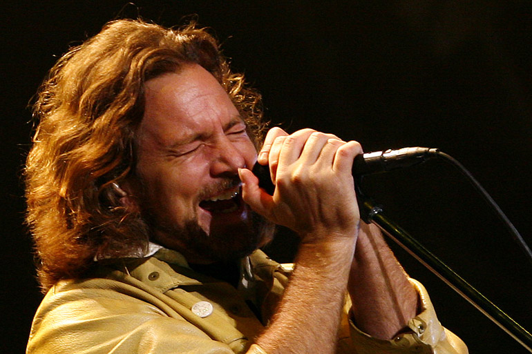 Pearl Jam – Schnelle Songs und Massenandrang am Festival-Samstag auf der Schwäbischen Alb. – 