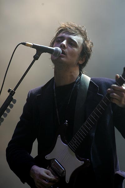 Peter Doherty – Live-Bilder von 2006 (Berlin ) bis 2008 (Köln, RAR). – kindliche Dandy.