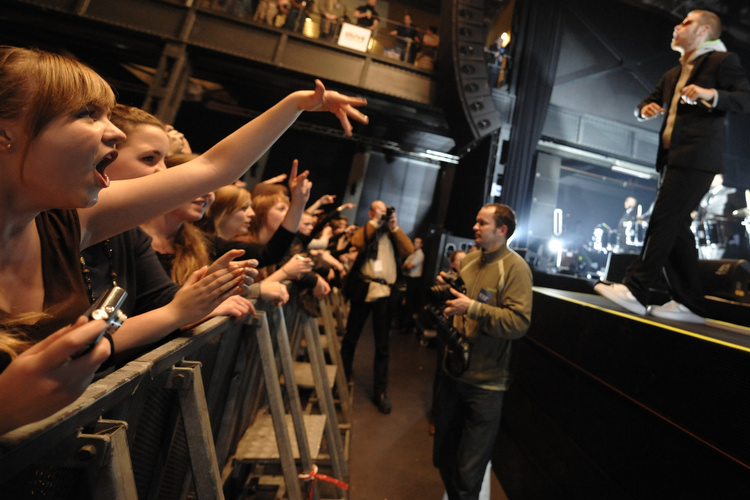 Affentheater im Kölner Palladium: Peter Fox auf Tour – Das Publikum ging ...