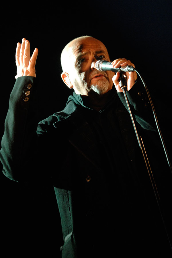 Ein Abenteuer war angekündigt und die ausverkaufte Arena bekam es – Peter Gabriel live in Köln.