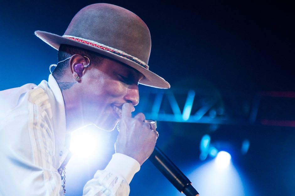 Pharrell Williams – Blinded by the light.