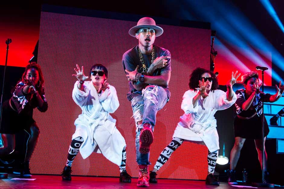 Pharrell Williams – Mr. Williams samt Personal.