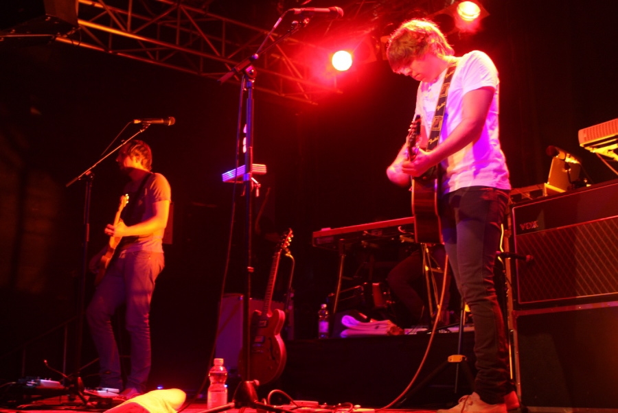 Philipp Poisel und Band in der Blechnerei – Philipp Poisel und Gitarrist Andie Mette