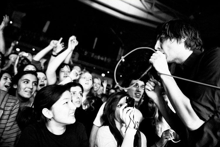 Phoenix in Köln? Knallvolle Halle. – Auf Tuchfühlung mit den Fans.