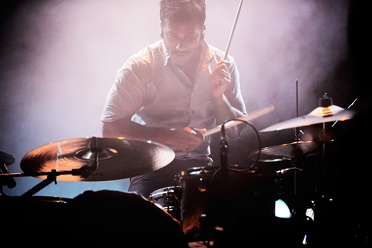 Phoenix in Köln? Knallvolle Halle. – ... und deutlich rockiger als auf Platte.