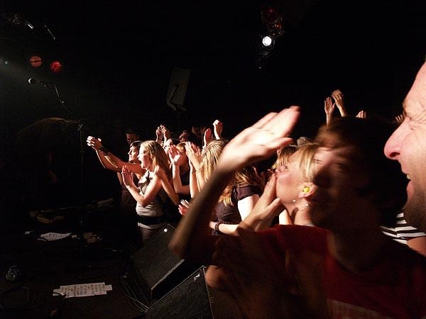 Phoenix – Die Franzosen rocken das schnucklige Abart - und 400 Fans gehen ab! – 