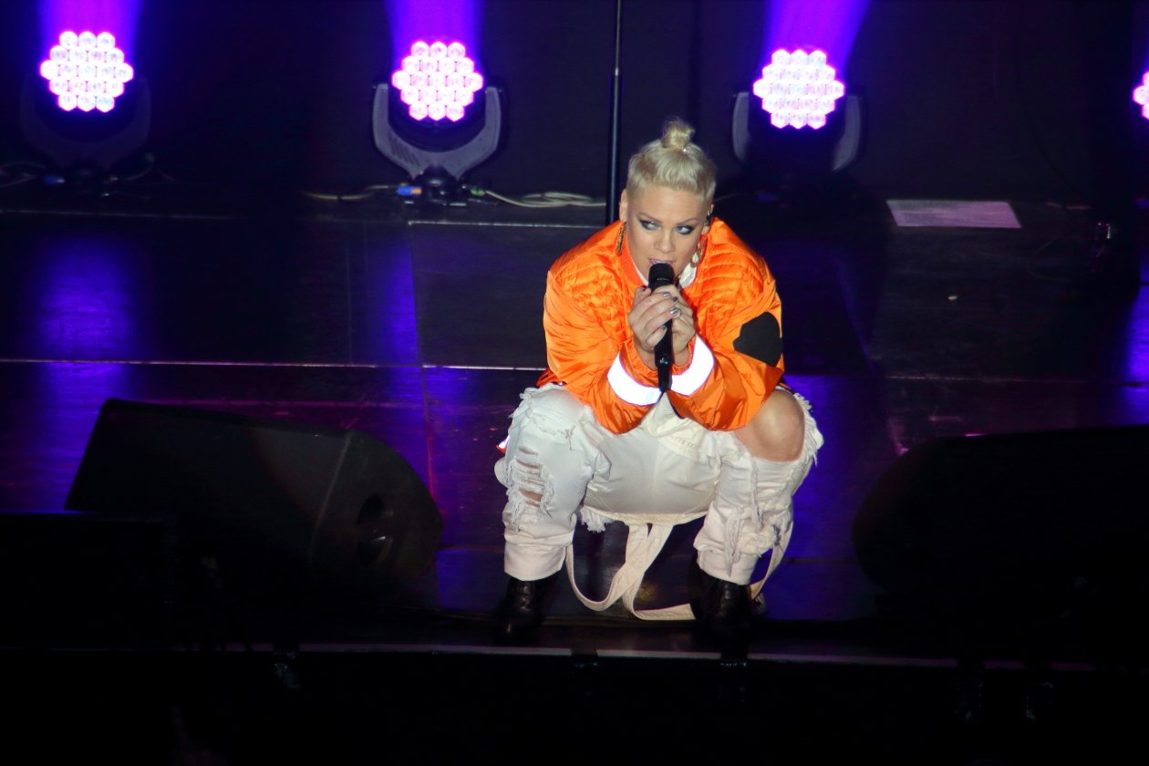 Pink – P!nk spielt ein intimes "Beautiful Trauma"-Konzert in Deutschland. – Queen of Columbiahalle.