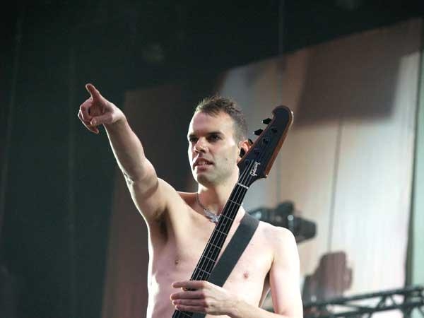Placebo – Brian Molkos Mannen live im Berner Oberland als Co-Headliner vor Depeche Mode. – 