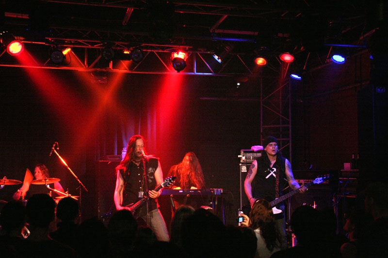 Ville und Co. machen Sentenced <i>fast</i> vergessen. – Poisonblack