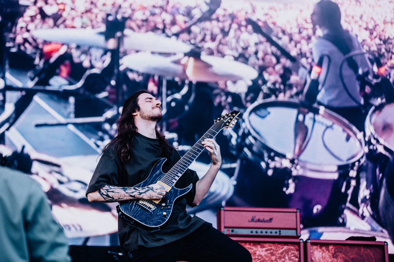Die Texaner auf der Mandora Stage am Festivalsonntag. – Polyphia.