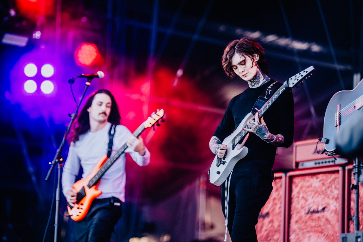 Die Texaner auf der Mandora Stage am Festivalsonntag. – Polyphia.