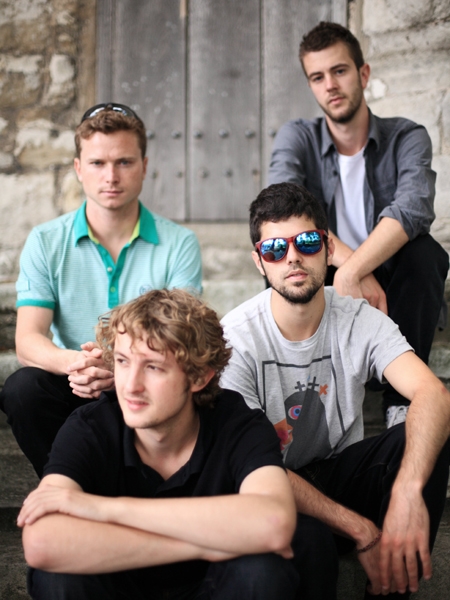 "So cool, dass es schon schmerzt", urteilt die Sun über das Portico Quartet. – ... das Portico Quartet.