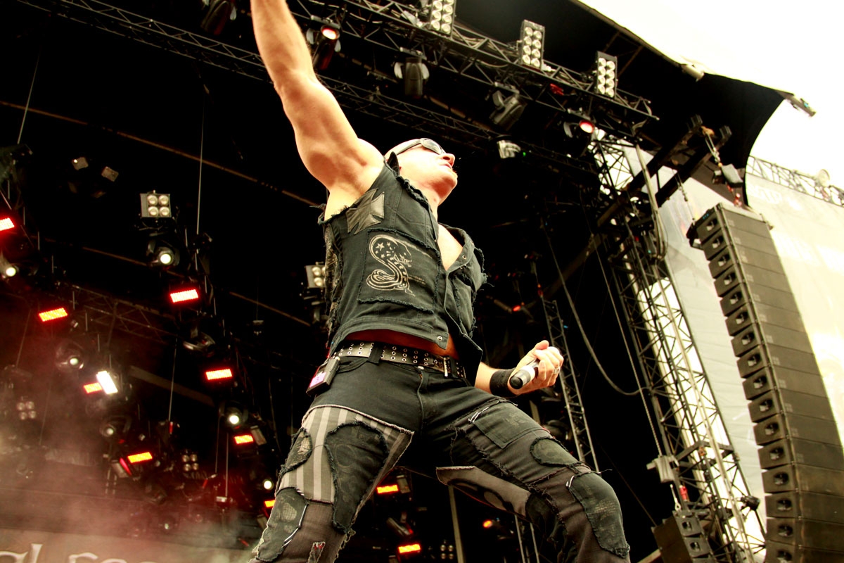 Immer eine sichere Bank on stage. – Primal Fear