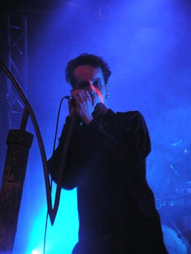 Project Pitchfork gewinnen durch die Unterstützung von Live-Musikern immer mehr dazu. – 