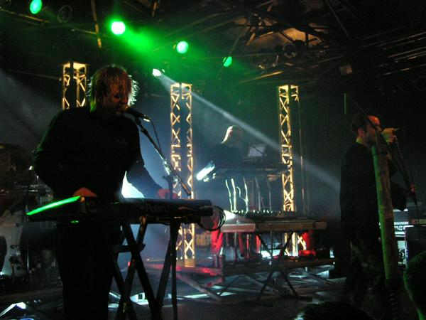 Project Pitchfork gewinnen durch die Unterstützung von Live-Musikern immer mehr dazu. – 