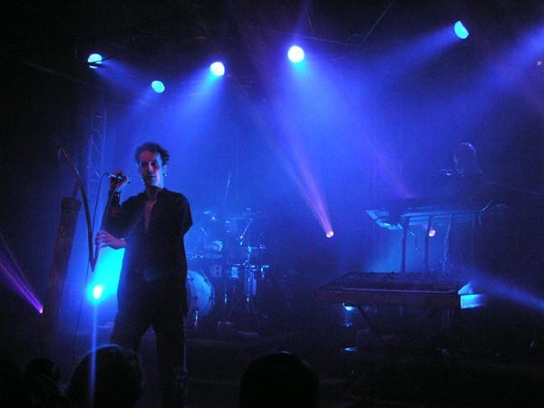 Project Pitchfork gewinnen durch die Unterstützung von Live-Musikern immer mehr dazu. – 